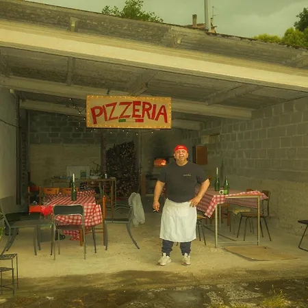 Cozy With Terrace, Ping Pong & Billiard Table B&B